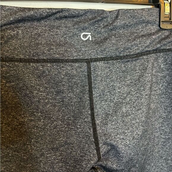 Gap Fit Gray Capri Athletic Workout Leggings Size Medium - Picture 3 of 9